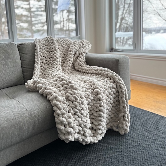 HANDMADE KNIT BLANKET 🧶 - Picture 1 of 4